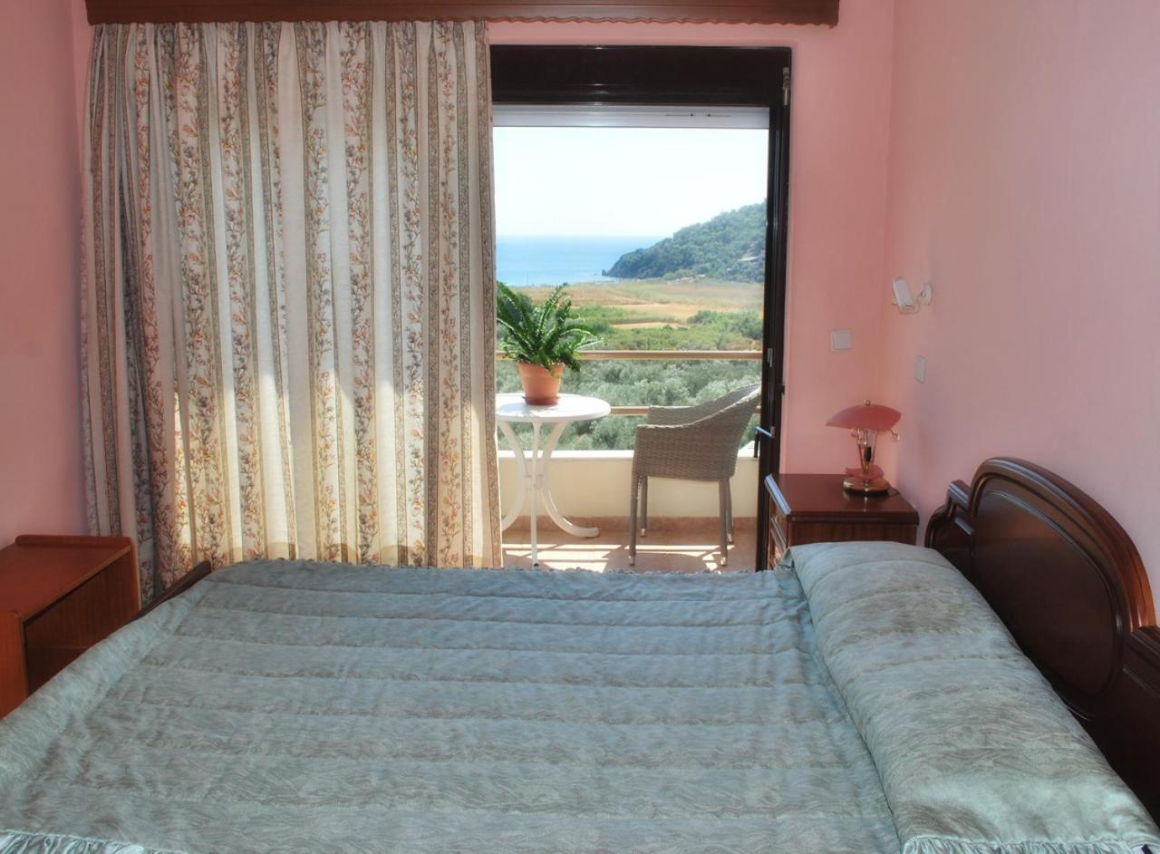 Blue Bay Hotel Charamida Buitenkant foto