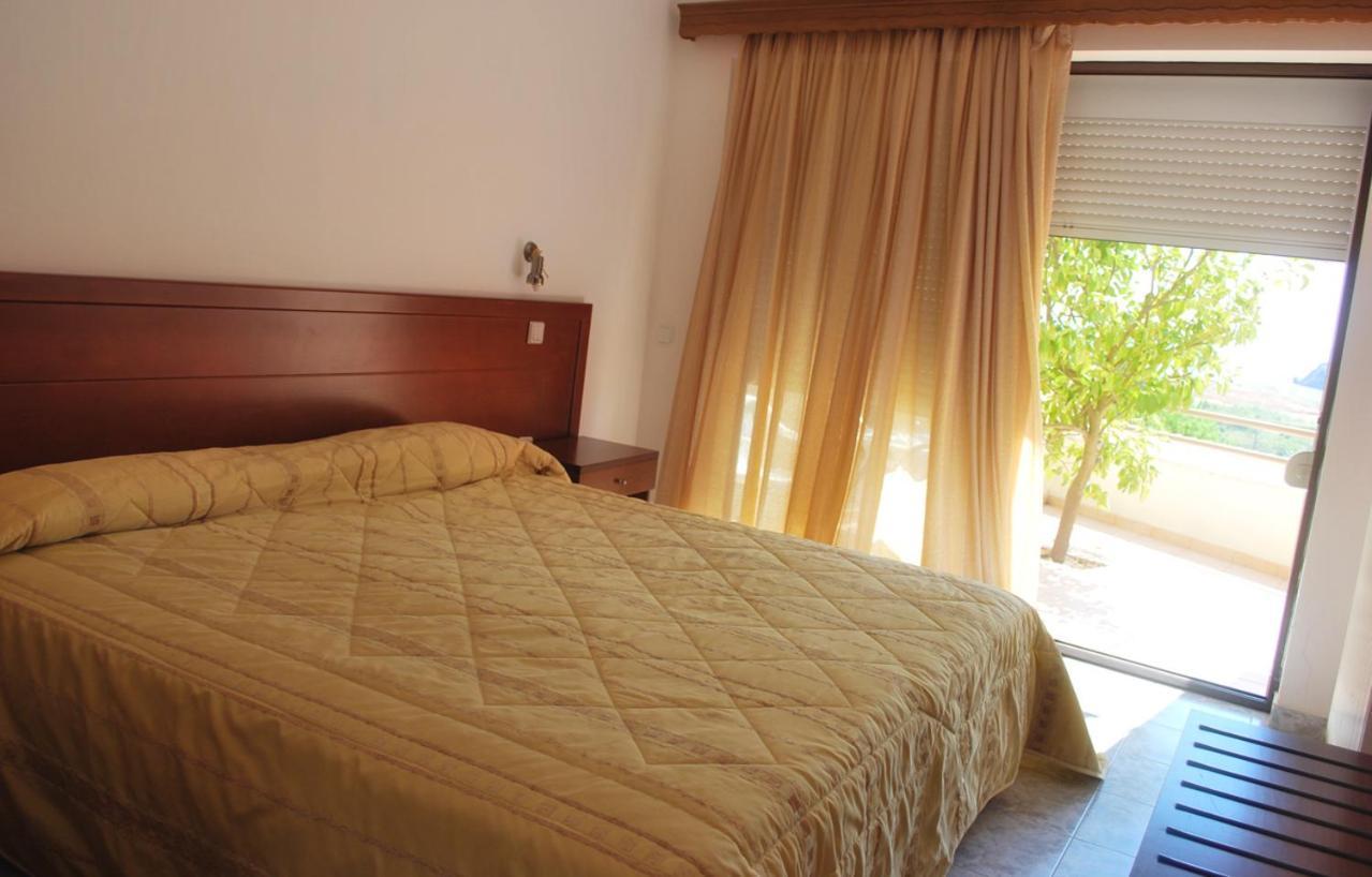 Blue Bay Hotel Charamida Buitenkant foto