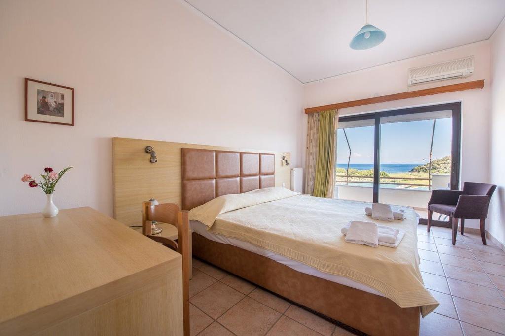 Blue Bay Hotel Charamida Buitenkant foto