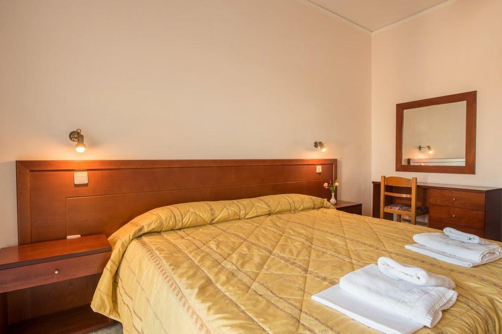 Blue Bay Hotel Charamida Buitenkant foto