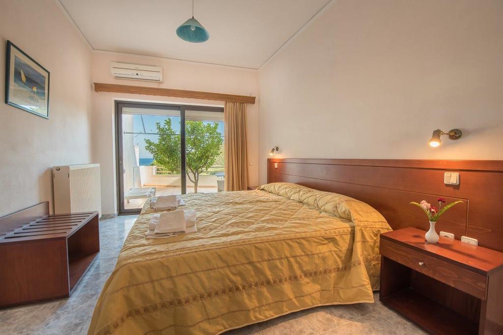 Blue Bay Hotel Charamida Buitenkant foto