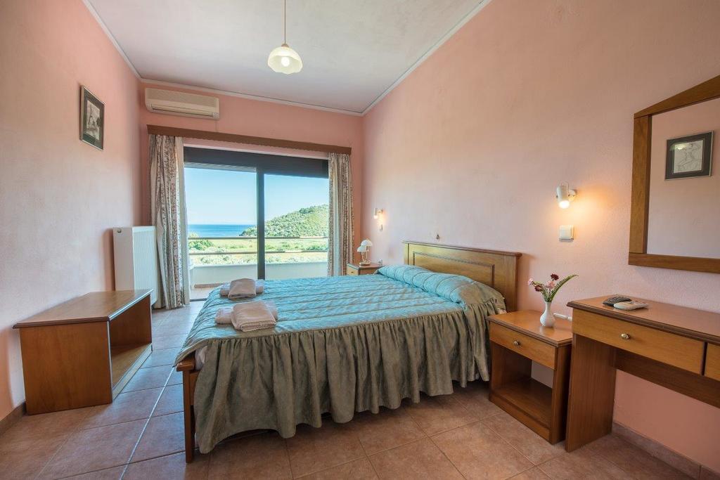 Blue Bay Hotel Charamida Buitenkant foto